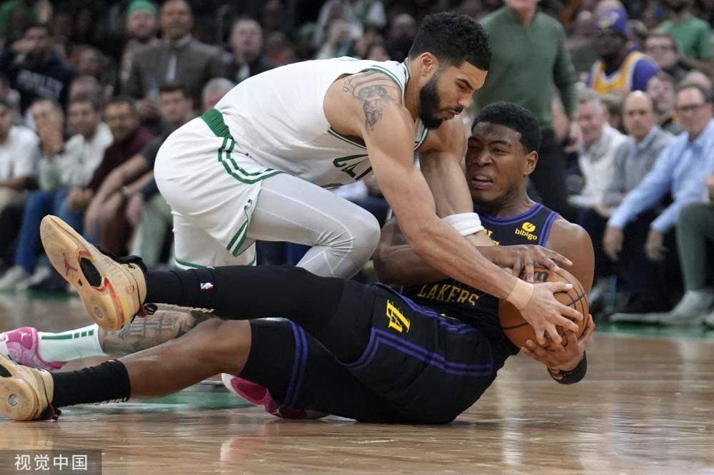 足球场上的 足球场上的