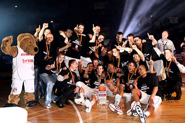 伍蜕变为季 伍蜕变为季